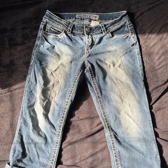 Capri’s w Embellished Pockets - Picture 3 of 4